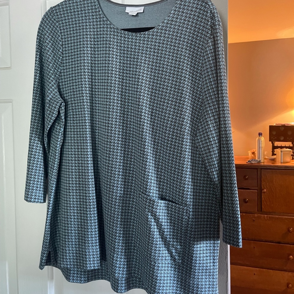 J Jill Pontina top in gray and mint.